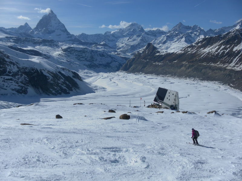 Foto: Wolfgang Lauschensky / Skitour / Dufourspitze 4634m / Unteres Plattje mit Monterosahütte / 27.04.2015 13:08:28