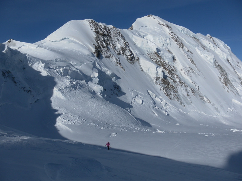 Foto: Wolfgang Lauschensky / Skitour / Corno Nero oder Schwarzhorn 4321m und Ludwigshöhe 4341m über Grenzgletscher / Liskamm Nordwand / 27.04.2015 21:28:52