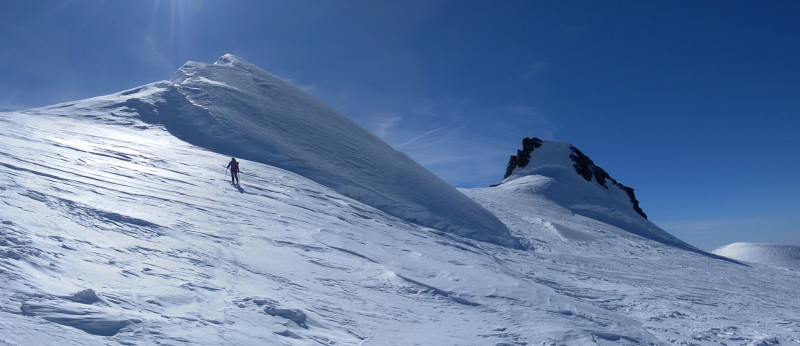 Foto: Wolfgang Lauschensky / Skitour / Corno Nero oder Schwarzhorn 4321m und Ludwigshöhe 4341m über Grenzgletscher / um die Ludwigshöhe zum Corno Nero / 27.04.2015 21:28:01