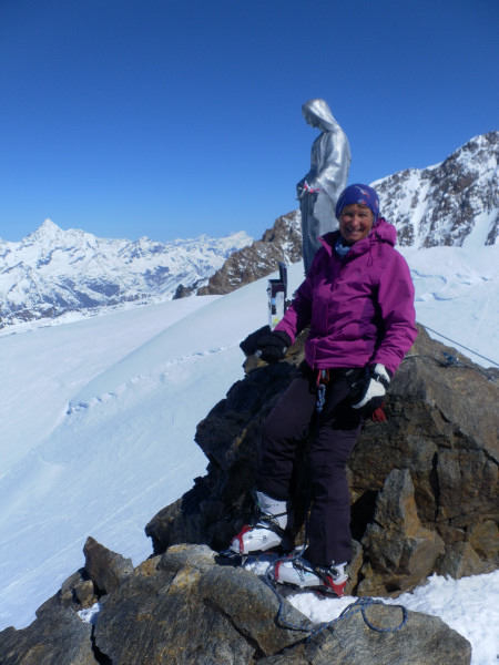 Foto: Wolfgang Lauschensky / Skitour / Corno Nero oder Schwarzhorn 4321m und Ludwigshöhe 4341m über Grenzgletscher / Gipfelmadonna des Corno Nero / 27.04.2015 21:27:22