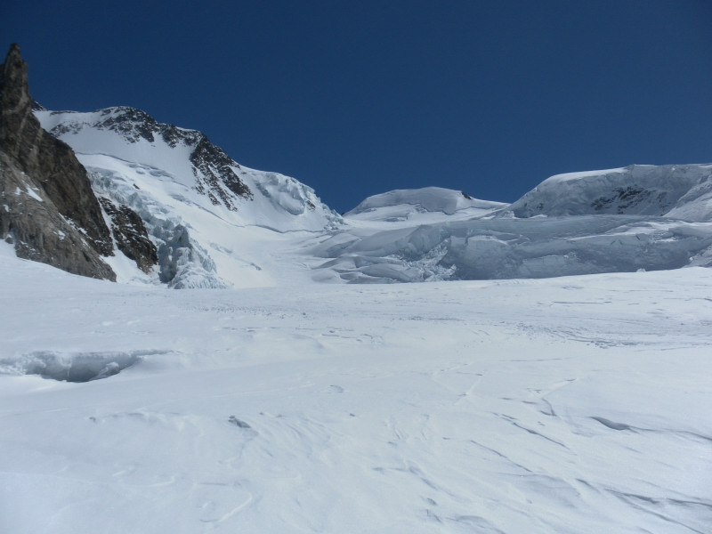 Foto: Wolfgang Lauschensky / Skitour / Corno Nero oder Schwarzhorn 4321m und Ludwigshöhe 4341m über Grenzgletscher / oberer Grenzgletscher / 27.04.2015 21:25:51