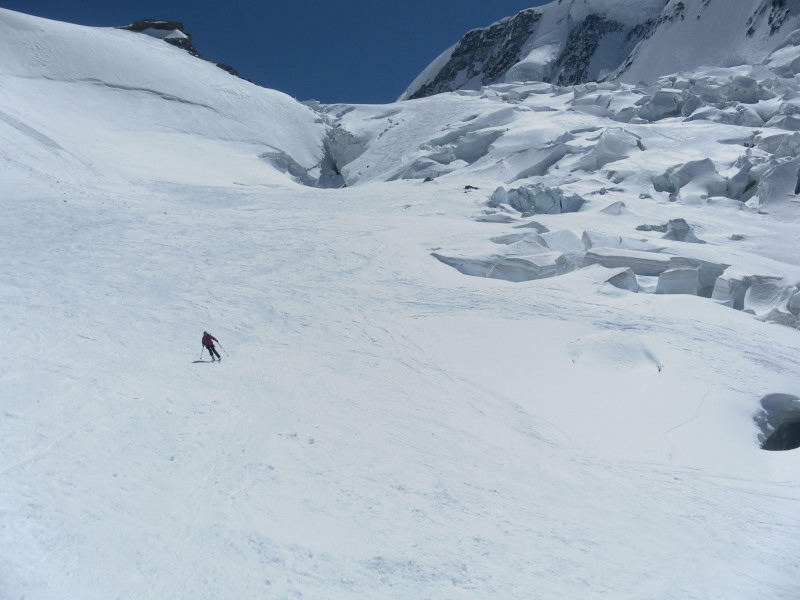 Foto: Wolfgang Lauschensky / Skitour / Corno Nero oder Schwarzhorn 4321m und Ludwigshöhe 4341m über Grenzgletscher / grandiose Gletscherwelt / 27.04.2015 21:25:22