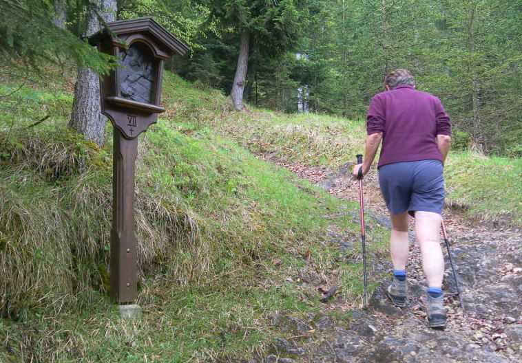 Foto: Wolfgang Lauschensky / Wandertour / Reither Kogel 1336m - Überschreitung / am Kreuzweg / 11.05.2015 20:48:56