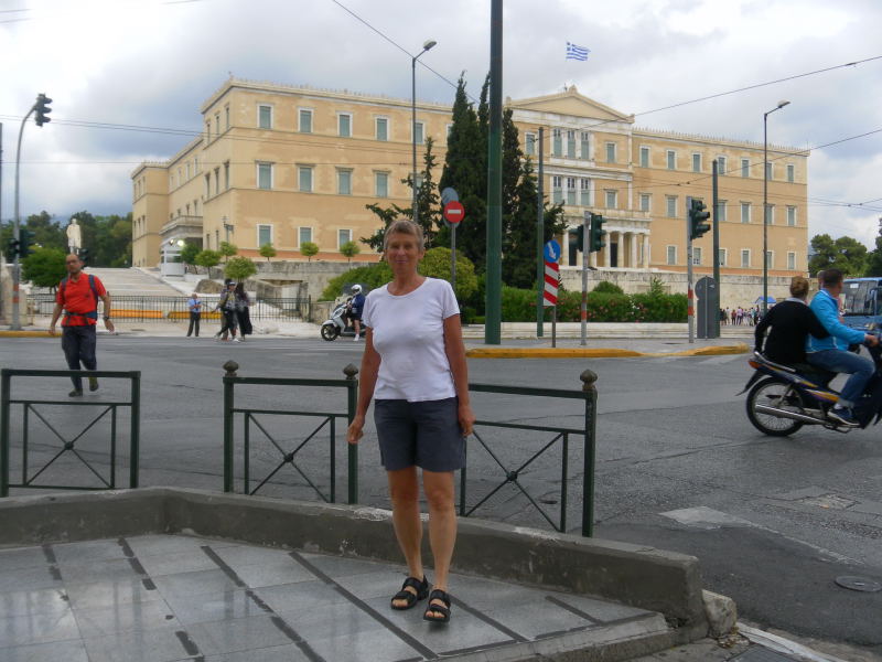 Foto: Wolfgang Lauschensky / Wandertour / Lykavittos oder Lykabettus 277m / griechisches Parlament am Syntagmaplatz. / 17.06.2015 17:30:34