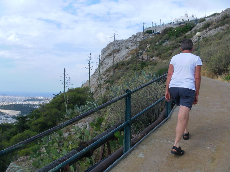 Foto: Wolfgang Lauschensky / Wandertour / Lykavittos oder Lykabettus 277m / Gipfelfelsanstieg / 17.06.2015 17:28:44