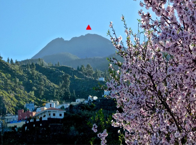 Foto: Walter Ruttinger / Wandertour / Pico Sur 3106m / Narices del Teide /Teneriffa / Pico Sur aus Sicht Zufahrt in Chirche / 28.07.2015 12:33:40