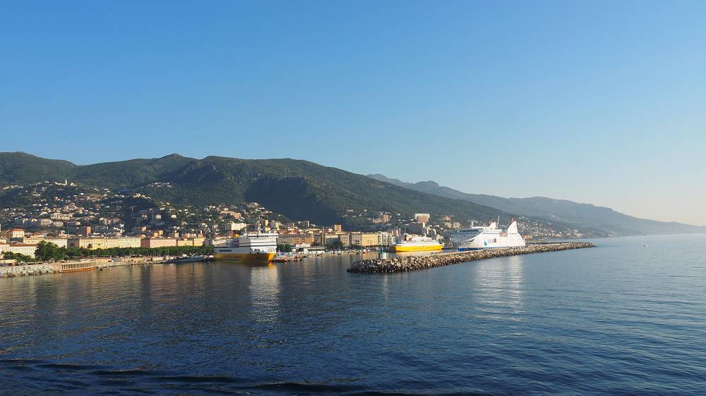 Foto: Datzi / Wandertour / In 17 Tage Korsika entdecken (Tour 1) Rundtour über Lac de Melo und Lac de Capitello zum Punta Alle Porta - über dem Lavu Bellebone zum Monte Rotondo / Bastia der Hafen von Korsika / 31.07.2015 19:56:08