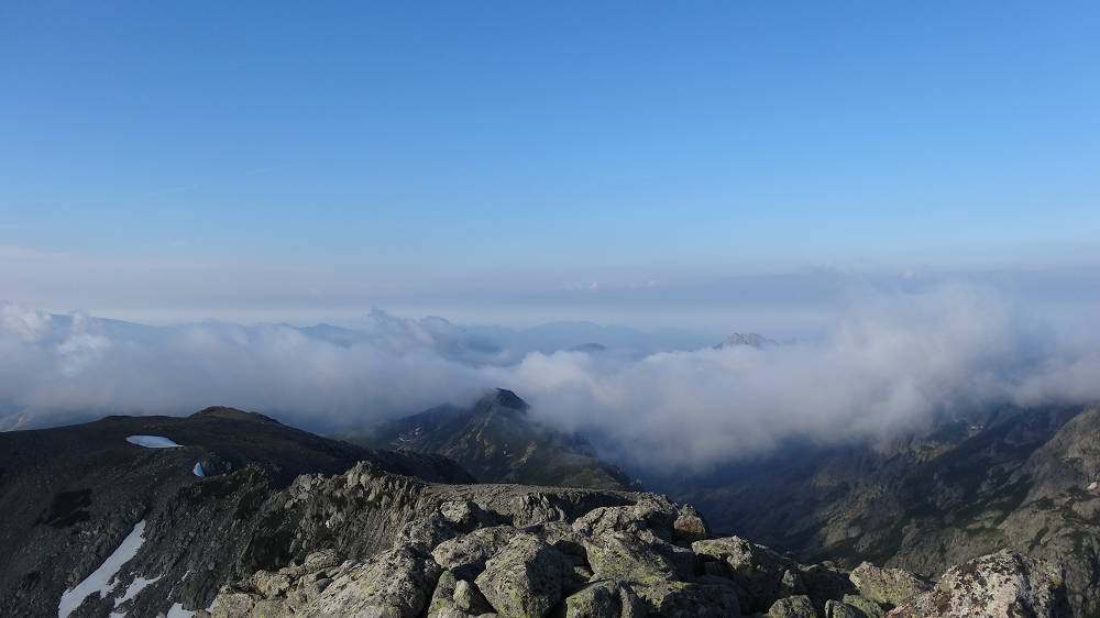 Foto: Datzi / Wandertour / In 17 Tage Korsika entdecken (Tour 2) Rundtour auf den Monte Renoso und Monte Torto / Nebelstimmung am Morgen / 01.08.2015 13:30:07