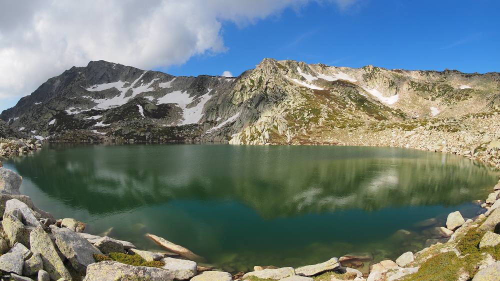 Foto: Datzi / Wandertour / In 17 Tage Korsika entdecken (Tour 2) Rundtour auf den Monte Renoso und Monte Torto / Lac de Bastani ist ein See in Korsika der in den Reisekatalog oft zu sehen ist. Ein leicht erreichbares Ziel / 01.08.2015 13:35:26