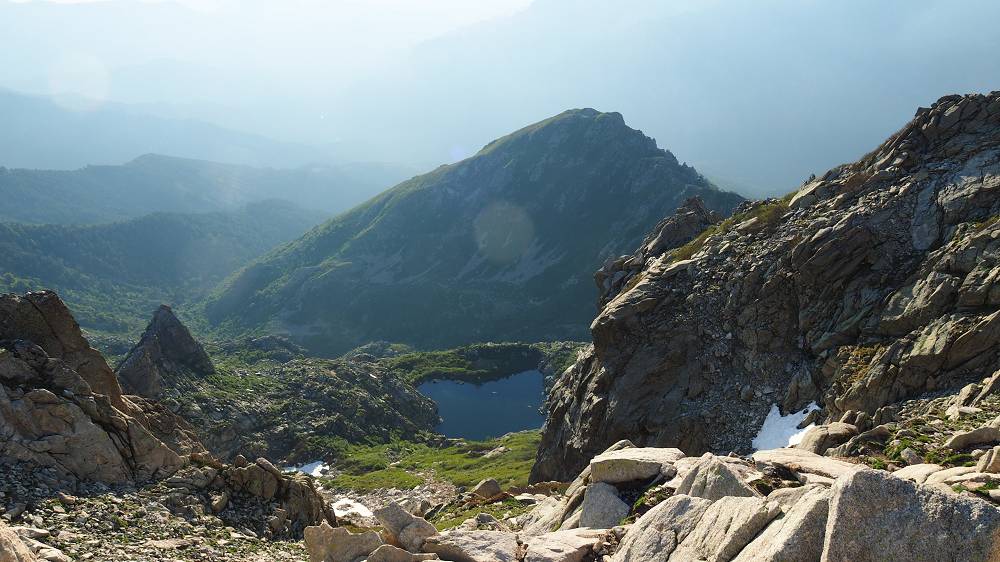 Foto: Datzi / Wandertour / In 17 Tage Korsika entdecken (Tour 2) Rundtour auf den Monte Renoso und Monte Torto / Ein See unterhalb vom Monte Renoso - Lac de Nielluccio (Lake/Pond) / 01.08.2015 13:34:09