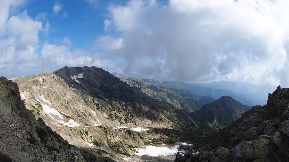 Foto: Datzi / Wandertour / In 17 Tage Korsika entdecken (Tour 2) Rundtour auf den Monte Renoso und Monte Torto / Blick zurück vom Monte Torto zum Monte Renoso / 01.08.2015 13:34:17