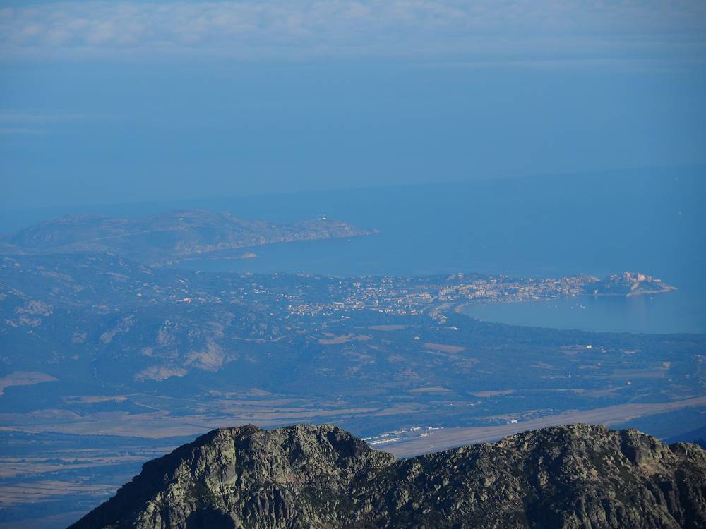 Foto: Datzi / Wandertour / In 17 Tage Korsika entdecken (Tour 3) Rundtour über den Lac Du Cinto auf den Monte Cinto zum Paglia Orba und Abstieg auf einen einsamen Weg / Traumaussicht bei dieser Tour (mit Tele) / 01.08.2015 20:32:20