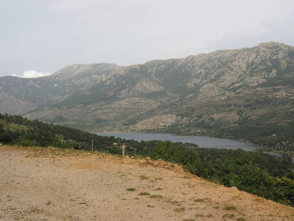 Foto: Datzi / Wandertour / In 17 Tage Korsika entdecken (Tour 3) Rundtour über den Lac Du Cinto auf den Monte Cinto zum Paglia Orba und Abstieg auf einen einsamen Weg / Blick beim Rückweg zum Stausee Lac de Calacuccia (Lake/Pond) / 01.08.2015 20:51:31