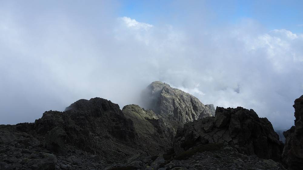 Foto: Datzi / Wandertour / In 17 Tage Korsika entdecken (Tour 4) Rundtour über den Monte D Oro (2389m) / Traum Aussicht mit Nebelspiele auch beim Anstieg / 03.08.2015 18:55:21
