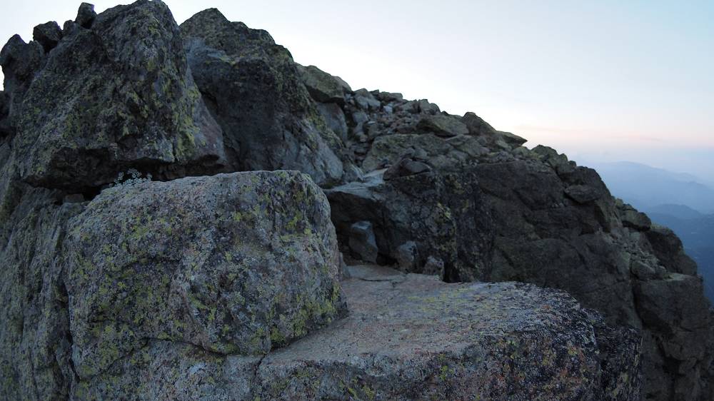 Foto: Datzi / Wandertour / In 17 Tage Korsika entdecken (Tour 4) Rundtour über den Monte D Oro (2389m) / Die Kletterstellen vom Biwakplatz zum Gipfel / 03.08.2015 18:59:57