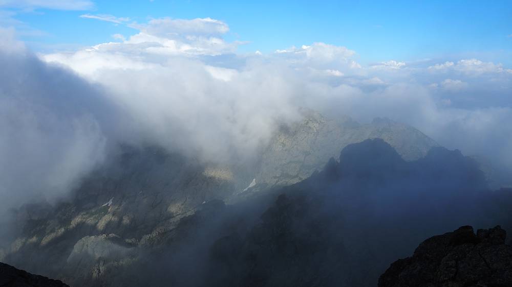 Foto: Datzi / Wandertour / In 17 Tage Korsika entdecken (Tour 4) Rundtour über den Monte D Oro (2389m) / Nebelspiele / 03.08.2015 19:01:14