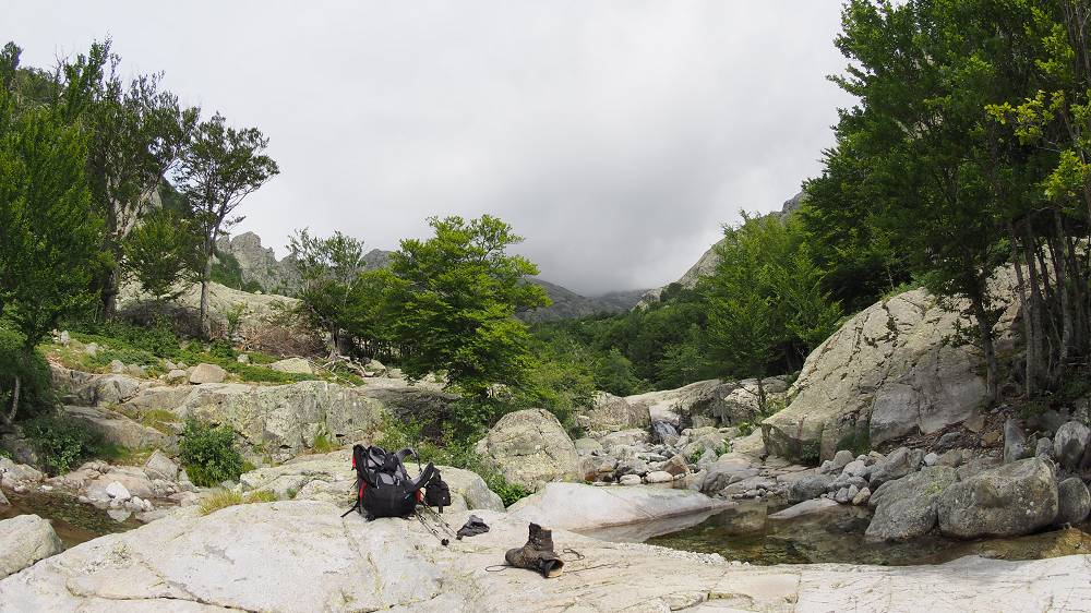 Foto: Datzi / Wandertour / In 17 Tage Korsika entdecken (Tour 4) Rundtour über den Monte D Oro (2389m) / Wunderschöne Badestellen entlang des GR 20 Weges (Für mich ein schöner Abschnitt mit tollen Natureindrücken des GR 20 Weges von Korsika (Bestens geeignet für die Körperpflege) / 03.08.2015 19:03:55