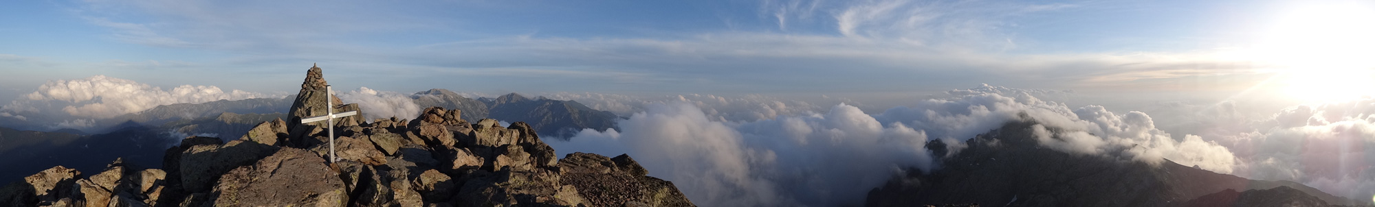 Foto: Datzi / Wandertour / In 17 Tage Korsika entdecken (Tour 4) Rundtour über den Monte D Oro (2389m) / Ein Panorambild vom Monte D Oro darf natürlich auch nicht fehlen / 03.08.2015 18:36:09