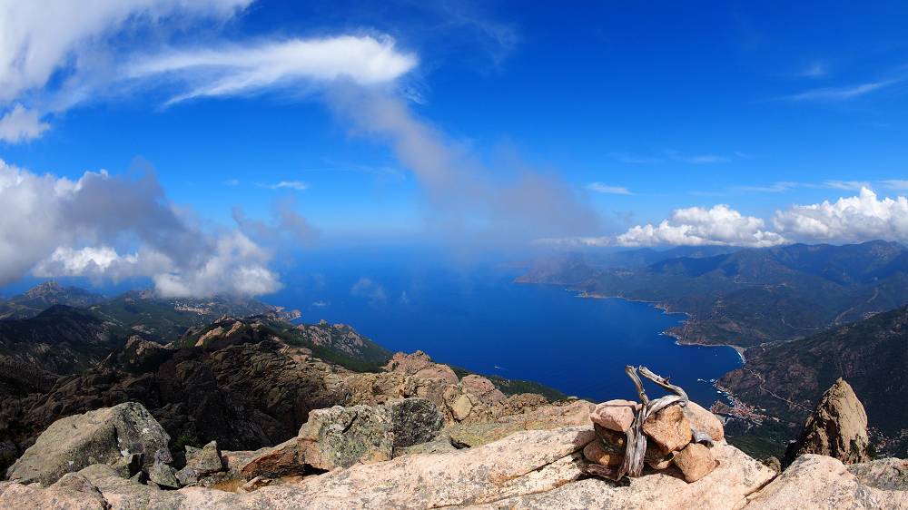 Foto: Datzi / Wandertour / In 17 Tage Korsika entdecken (Tour 5) Rundtour zum Capo D Ortu (1294m) und Capu Di U Vitullu (1331m) / Traum Fernsicht und aufsteigender Nebel am Capo D Ortu / 03.08.2015 21:34:08