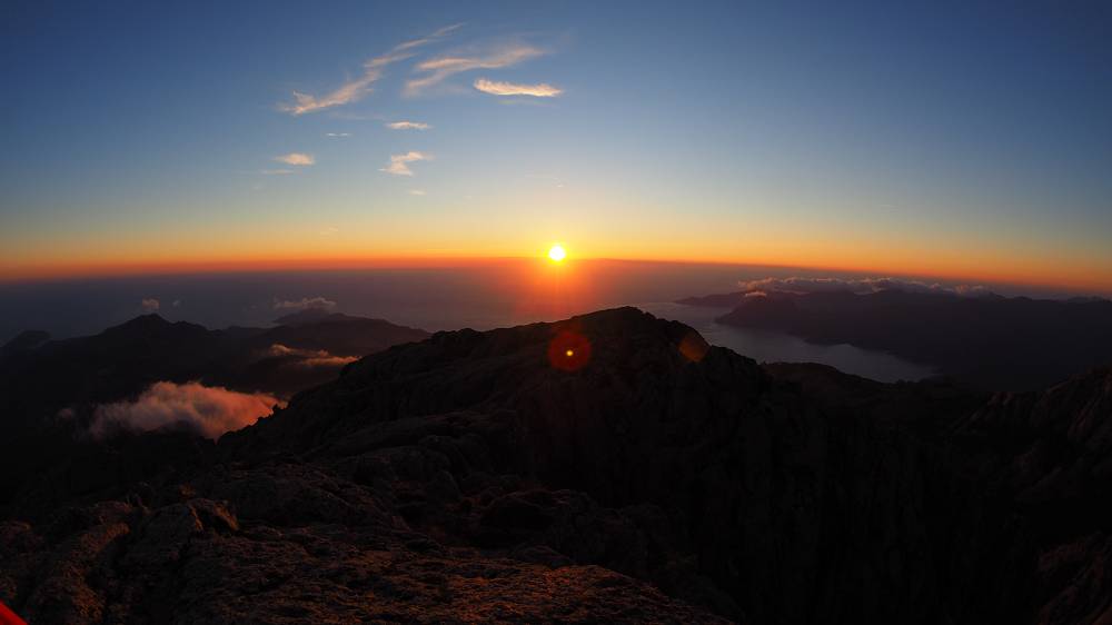 Foto: Datzi / Wandertour / In 17 Tage Korsika entdecken (Tour 5) Rundtour zum Capo D Ortu (1294m) und Capu Di U Vitullu (1331m) / Langsam kommt die Sonne hervor es beginnt ein neuer Tag / 03.08.2015 21:41:12