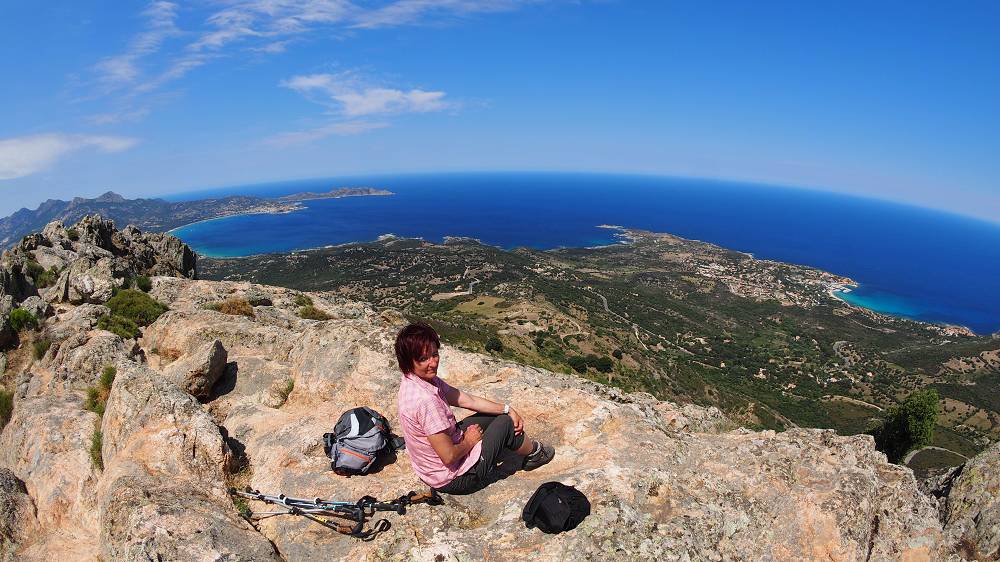 Foto: Datzi / Wandertour / Leichte Rundtour zu den verfallenen Bergdorf Occi und dessen Gipfel Capu D Occi / Traumaussicht Richtung Calvi / 04.08.2015 20:28:58
