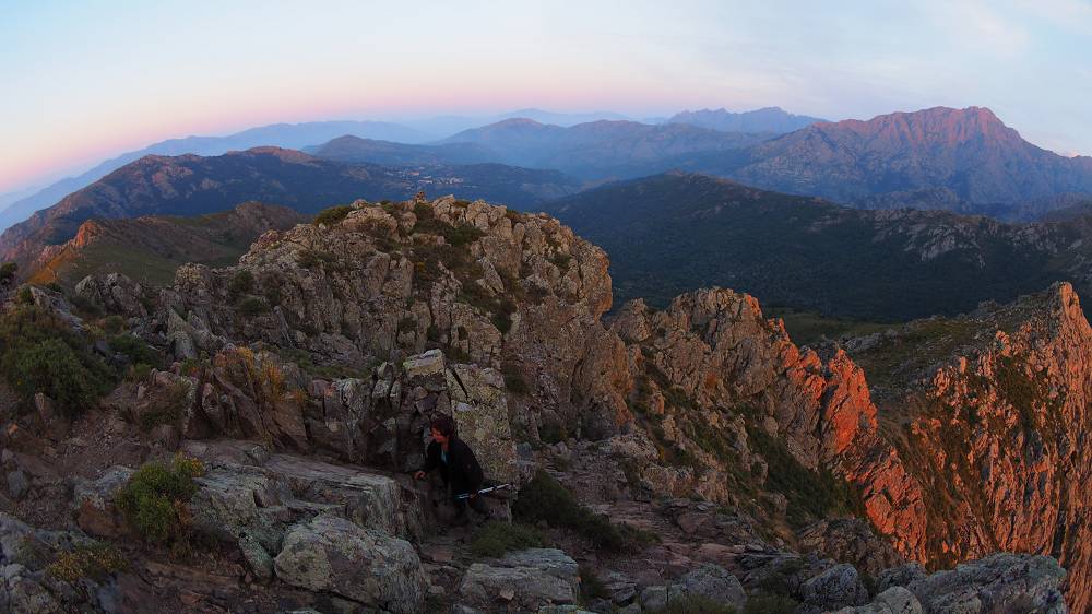 Foto: Datzi / Wandertour / Wunderschöner und Einsamer Sonnenuntergang am Monte Tolu / Kurz vor dem Gipfel Monte Tolu sind leichte Kletterstellen anzusteigen / 06.08.2015 19:30:02