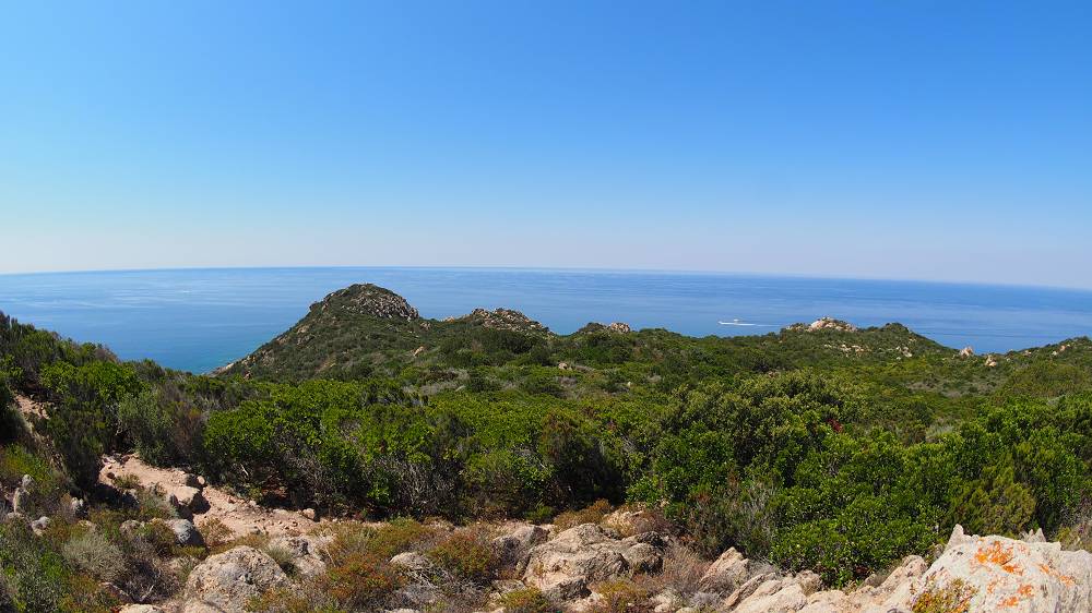 Foto: Datzi / Wandertour / Wanderung über eine Halbinsel zu einem Badestrand / Der Weg zur Küste / 10.08.2015 15:39:51