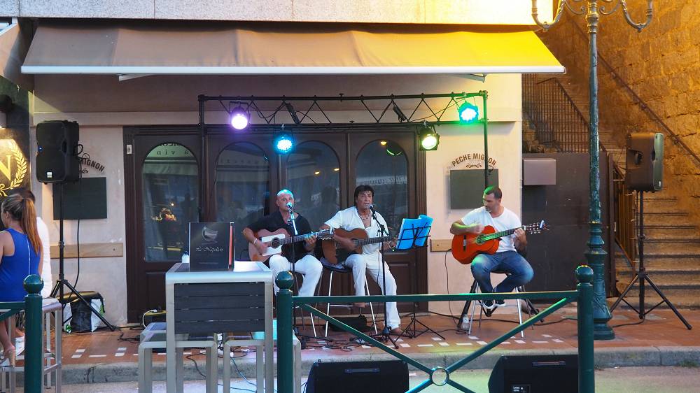 Foto: Datzi / Wandertour / Wanderung über eine Halbinsel zu einem Badestrand / Den Tag am Abend in Propriano ausklinkgen lassen. Entlang am Hafen bummeln und Corsische Musik hören. Schade das die Zeit immer so schnell vorbei ist / 10.08.2015 15:47:19