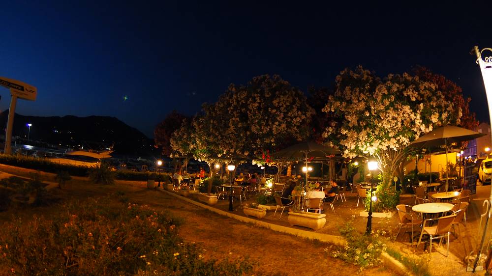 Foto: Datzi / Wandertour / Wanderung über eine Halbinsel zu einem Badestrand / Die gute Korsiche Kost geniessen und den Abend schön ausklingen lassen / 10.08.2015 15:48:11