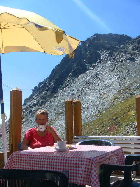 Foto: Wolfgang Lauschensky / Wandertour / Monte delle Forbici 2910m / Monte delle Forbici von der Hüttenterrasse / 20.09.2015 13:11:56