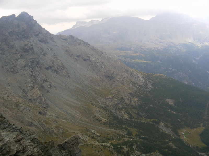 Foto: Wolfgang Lauschensky / Wandertour / Monte delle Forbici 2910m / Tiefblick Richtung Campo Moro / 20.09.2015 13:09:51