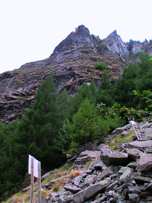 Foto: Andreas Koller / Klettersteigtour / Via ferrata Valtournenche (1835m) / Letzter Blick auf die Klettersteigroute / 25.09.2015 02:40:13