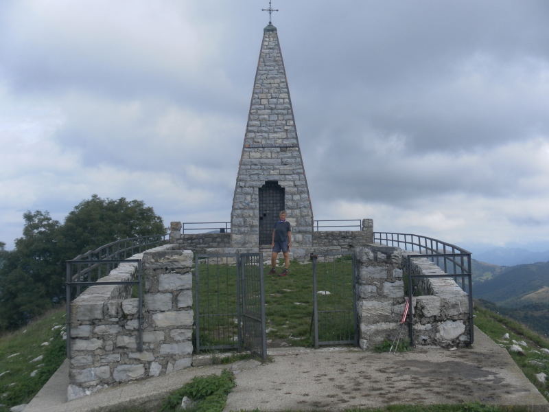 Foto: Wolfgang Lauschensky / Wandertour / Monte Palanzone 1436m von der Colma di Sormano / Monte Palanzone - Cappella del Redentore / 25.09.2015 17:44:36