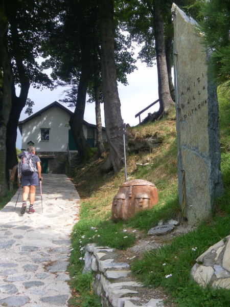 Foto: Wolfgang Lauschensky / Wandertour / Monte Palanzone 1436m von der Colma di Sormano / Rifugio Palanzone Riella / 25.09.2015 17:44:19