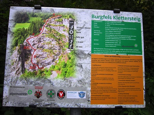 Foto: Andreas Koller / Klettersteigtour / Burgfels Klettersteig Strechau (835m) / Informationstafel beim Einstieg / 07.10.2015 01:26:26