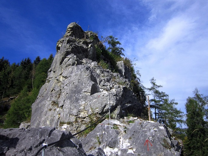 Foto: Andreas Koller / Klettersteigtour / Burgfels Klettersteig Strechau (835m) / Schöner Grat / 07.10.2015 01:24:35
