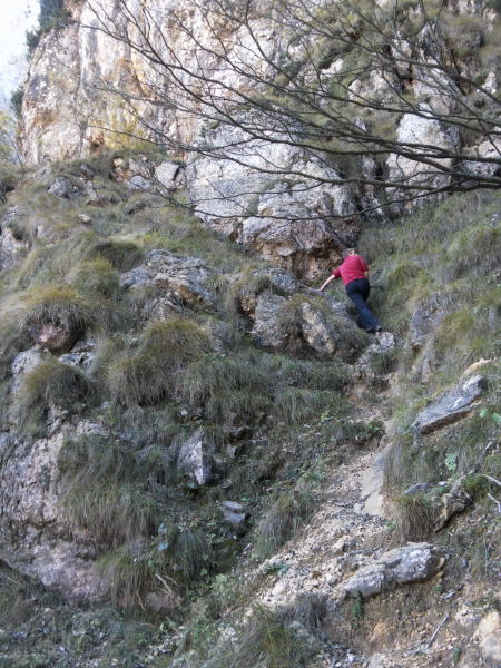 Foto: Wolfgang Lauschensky / Klettersteigtour / Monte Cornetto 1899m über Vajo Stretto / erste ungesicherte Felsstufen / 01.11.2015 19:20:57