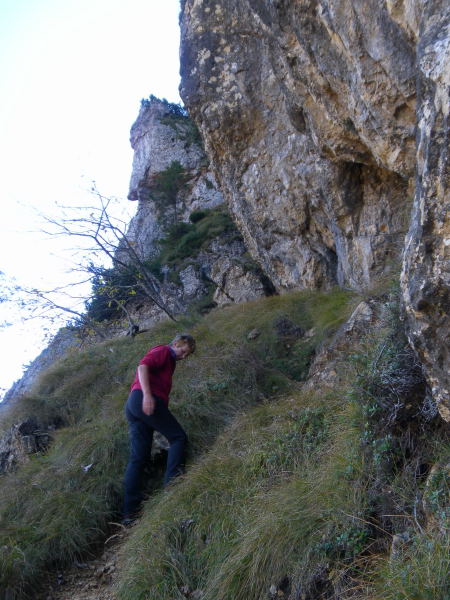 Foto: Wolfgang Lauschensky / Klettersteigtour / Monte Cornetto 1899m über Vajo Stretto / steil zu den ersten Felsen / 01.11.2015 19:20:44