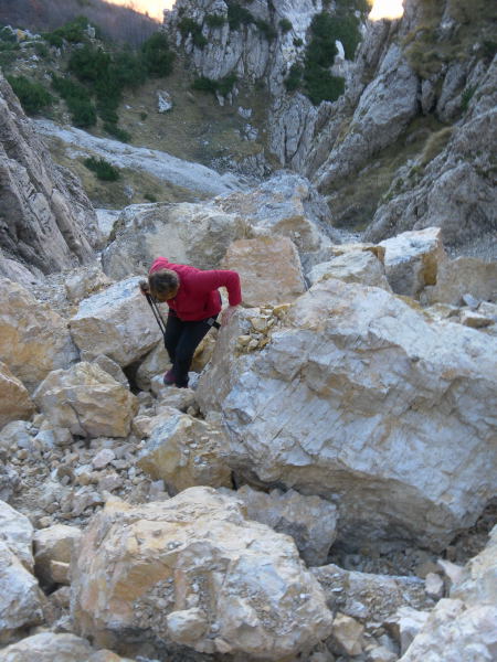Foto: Wolfgang Lauschensky / Klettersteigtour / Monte Cornetto 1899m über Vajo Stretto / im Geröllkar / 01.11.2015 19:18:49