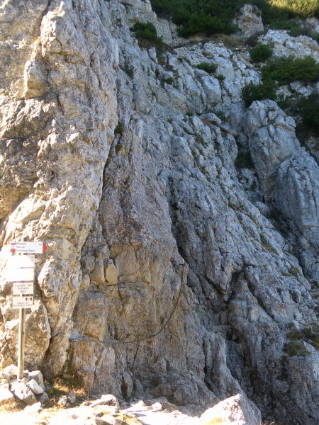 Foto: Wolfgang Lauschensky / Klettersteigtour / Monte Cornetto 1899m über Vajo Stretto / in der Cornettoscharte mit Felsquerung zum Gipfelpfad / 01.11.2015 19:18:00