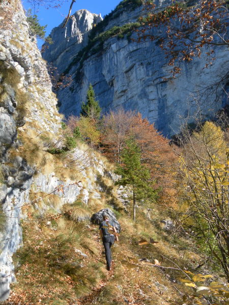 Foto: Wolfgang Lauschensky / Klettersteigtour / Corno Battisti 1778m über Sentiero attrezzato Franco Galli / am Rücken vor der Stellung Pulcinella / 03.11.2015 18:54:11