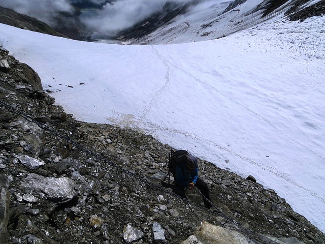 Foto: Andreas Koller / Wandertour / Oberaarhorn (3631m) / Versichert hinauf zur Oberaajochhütte / 10.11.2015 02:45:24