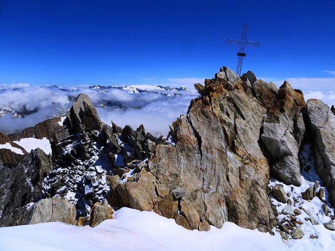 Foto: Andreas Koller / Wandertour / Oberaarhorn (3631m) / Am Gipfel des Oberaarhorn / 10.11.2015 02:41:57