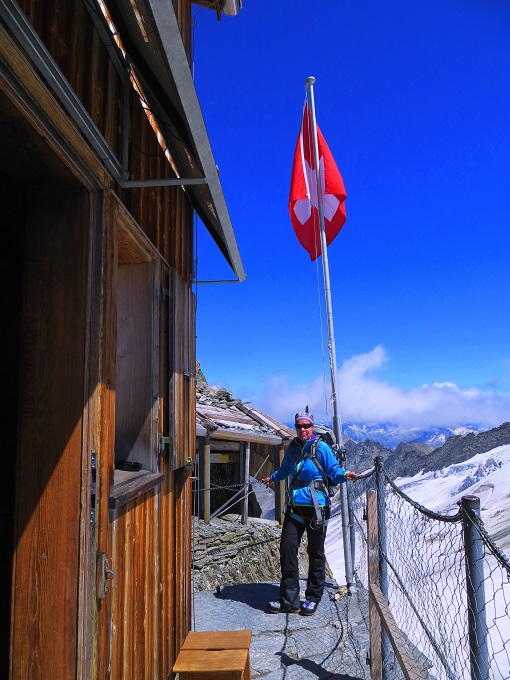 Foto: Andreas Koller / Wandertour / Oberaarhorn (3631m) / Zurück bei der Oberaarjochhütte / 10.11.2015 02:37:45