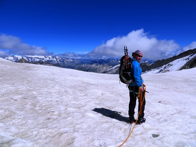 Foto: Andreas Koller / Wandertour / Oberaarhorn (3631m) / Abstieg am Oberaargletscher vom Oberaarjoch / 10.11.2015 02:36:45