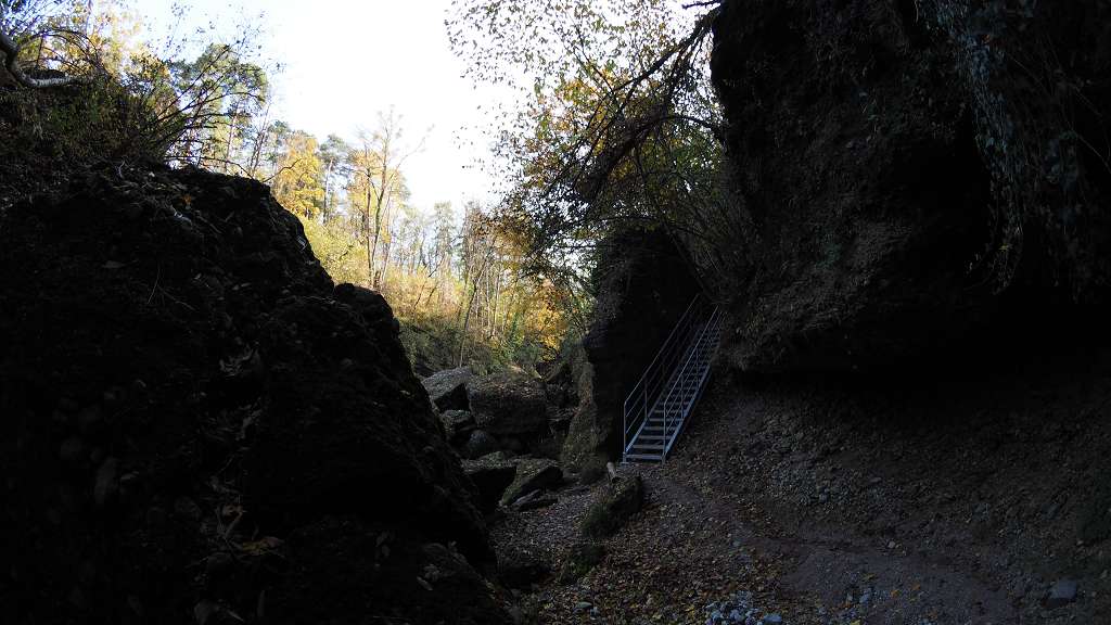 Foto: Datzi / Wandertour / Familienwanderung durch die wildromantische Erlaufschlucht in Purgstall / Der Abstieg zur Erlauf / 14.11.2015 10:43:49
