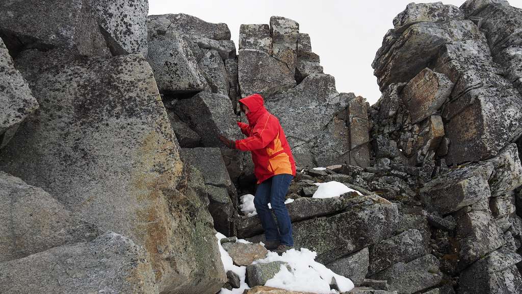 Foto: Datzi / Wandertour / Von der Rudolfshütte auf das Hohe Fürleg / Schöne Kletterstellen (Meine Frau in Action) / 15.11.2015 13:11:36