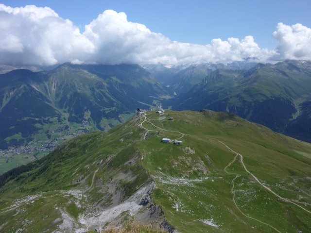 Foto: Manfred Karl / Wandertour / Vom Weissfluhjoch zum Grünhorn / Gotschnagrat Bergstation / 13.12.2015 19:11:49