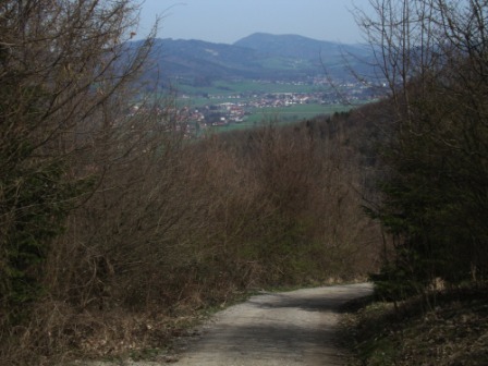 Foto: Wolfgang Dröthandl / Wandertour / St. Veiter Staff - Runde / Abstieg von der Staffhütte mit Blick ins Gölsental / 04.04.2016 08:31:34
