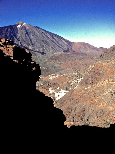 Foto: Walter Ruttinger / Wandertour / Teneriffa Höhenwanderung Caldera del Teide SW / Blick zum Teide / 08.04.2016 12:46:40